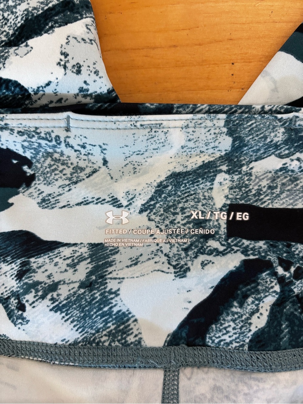 Under Armour Blue & Black Printed Performance Capri 25” Women’s XL - Picture 3 of 4